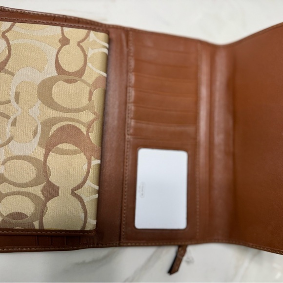 Coach Wallet - Picture 3 of 6
